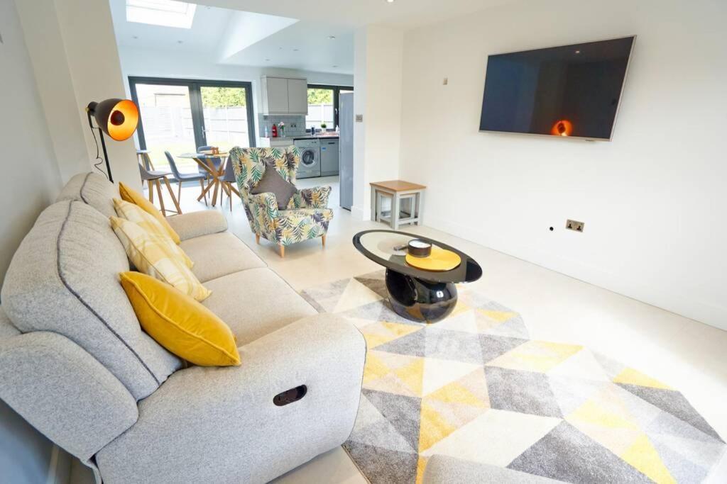 Home From Home - 4 Double Bed House With Parking Σλόουθ Εξωτερικό φωτογραφία